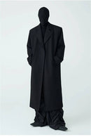 Sobretudo masculino longo preto com lapela e bolsos frontais