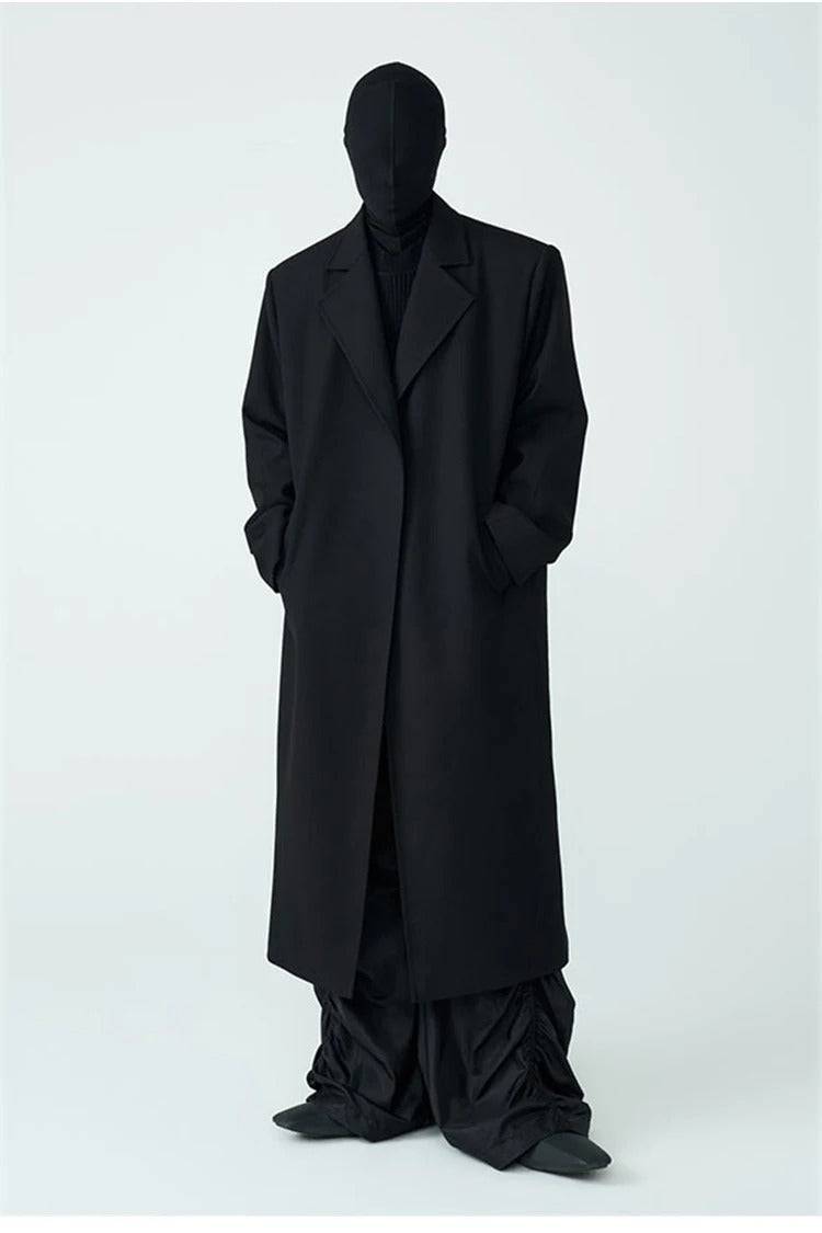 Look completo com sobretudo masculino longo preto premium, ideal para composições modernas e estilosas no inverno.