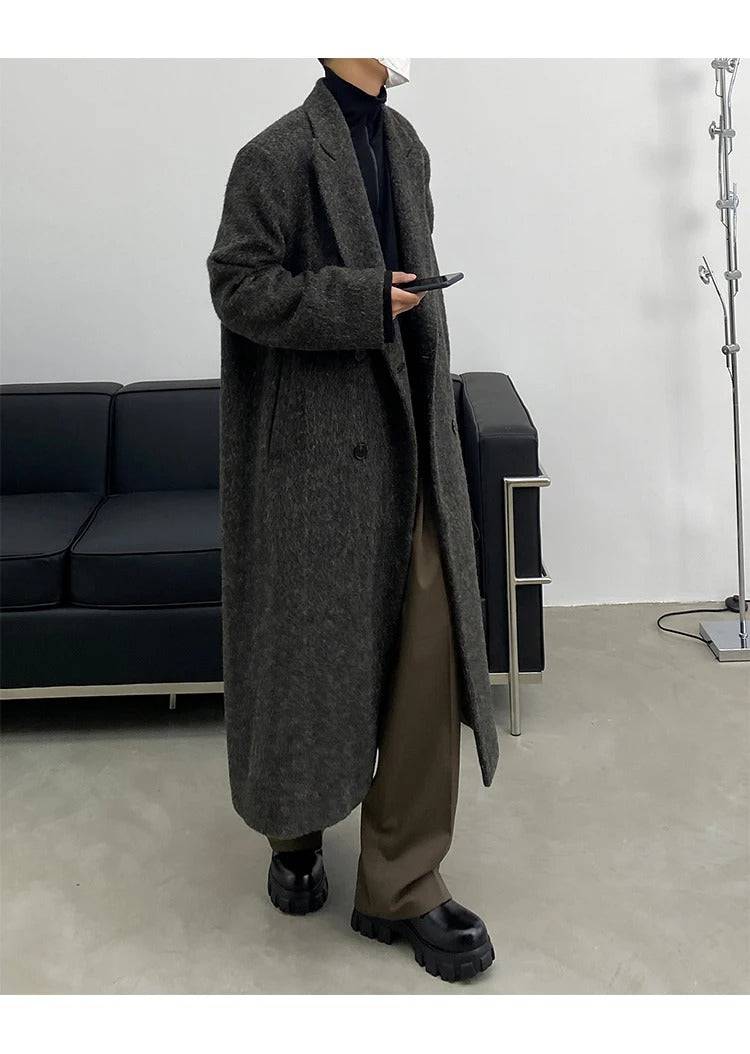 Sobretudo Masculino Longo Social Cinza com corte reto e abotoamento duplo, ideal para moda masculina clássica e dias frios.