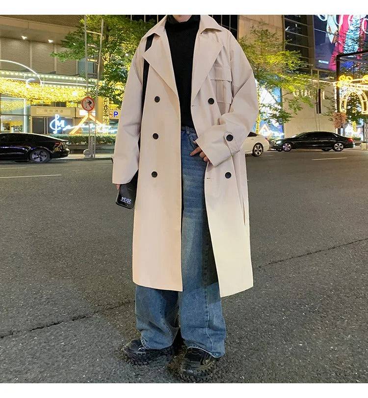 Look completo com sobretudo bege masculino médio simples, ideal para moda clássica e confortável no outono.