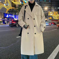 Sobretudo Masculino Médio Simples bege com abotoamento duplo, ideal para moda masculina casual e clássica no outono/inverno.