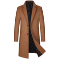 Sobretudo masculino Zellum Moderno Slim Fit caramelo, aberto, revelando forro acolchoado preto com detalhes em vermelho, evidenciando o design premium.